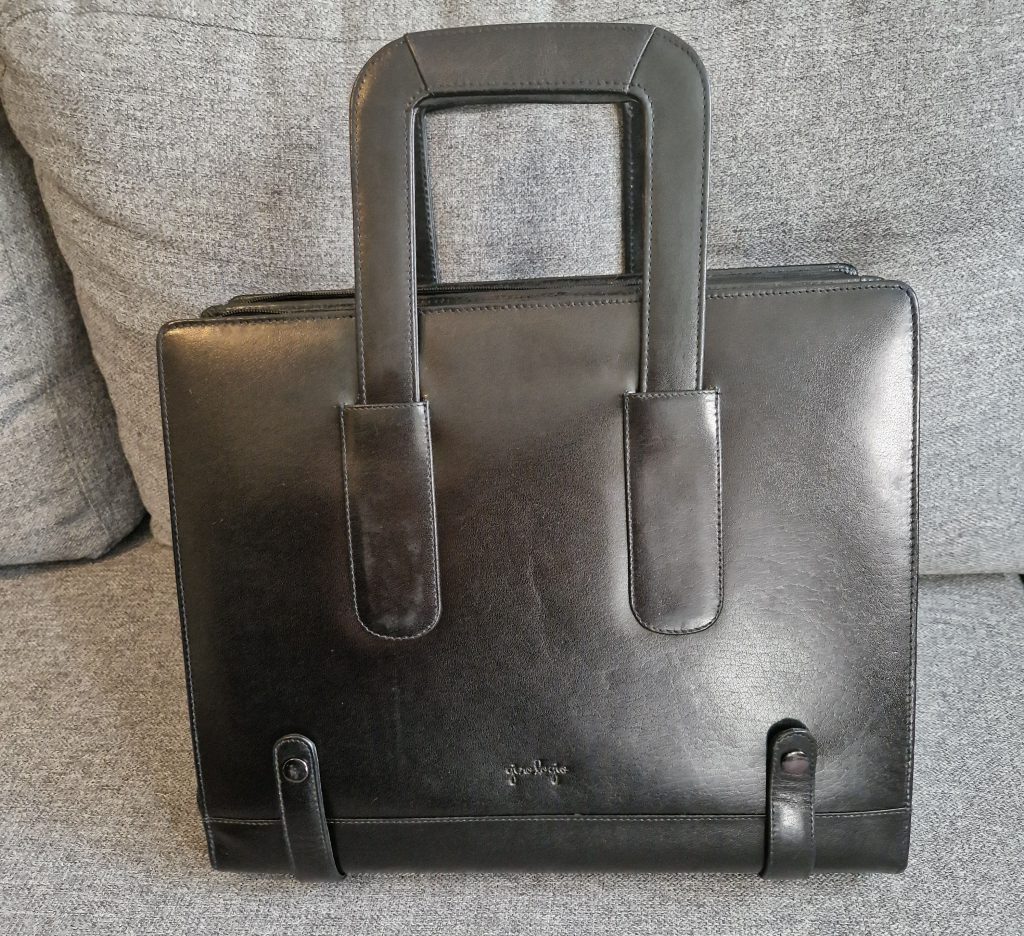 Huge Pen storage case review: Girologio 96 pen case