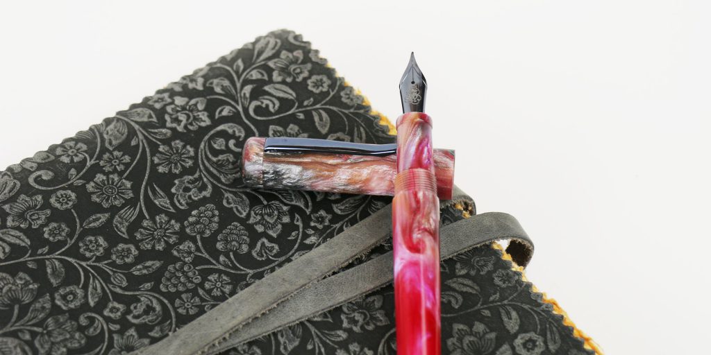 Hinze B24 Let's Flamingo fountain pen is a great choice to ring in the 2024 New Year. 