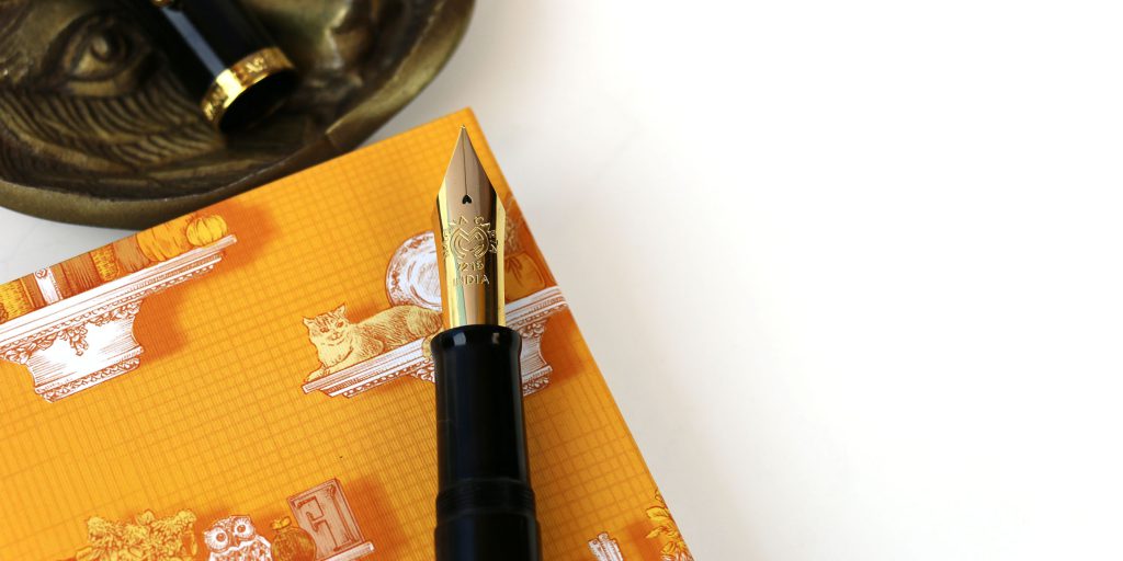 The Magna Carta Mag 1000 fountain pen's vintage-style pen design is topped with a massive #10 size nib. 