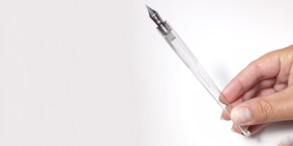 Pilot Iro Utsushi dip pens provide the convenience of a dip pen with a nib more like a standard fountain pen. 