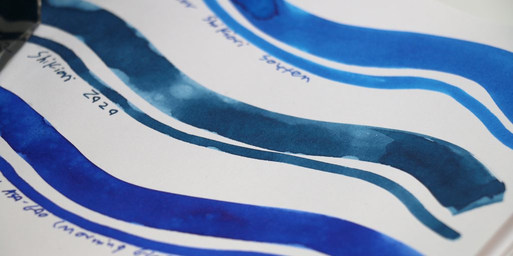 Zoomed-in swatch of Sailor Shikiori Zaza blue ink