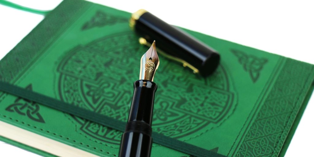 Magna Carta Mag 600 fountain pen with 24k TruFlex nib shown close-up, illustrating flex nib capabilities.