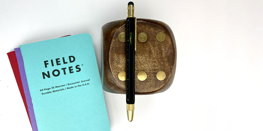 monteverde_superblack_tool_pen_fountain_pen_on_wood_dice_capped_with_field_notes_gaming_journals
