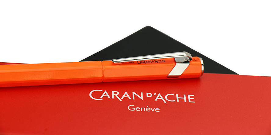 caran_d_ache_849_fountain_pen_fluorescent_orange_on_pen_box