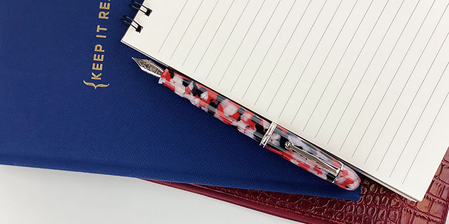 penlux_masterpiece_grande_king_of_koi_fountain_pen_uncapped