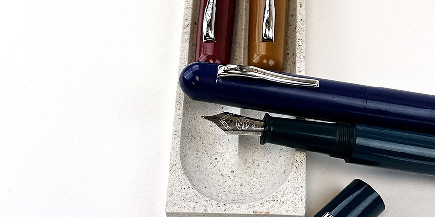 ranga_4cs_fountain_pens_in_concrete_pen_holder