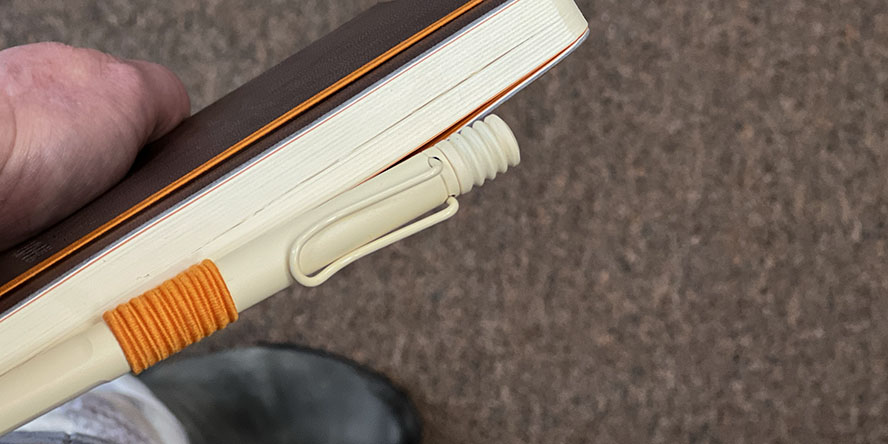 lamy_safari_2022_special_edition_cream_ballpoint_on_the_go