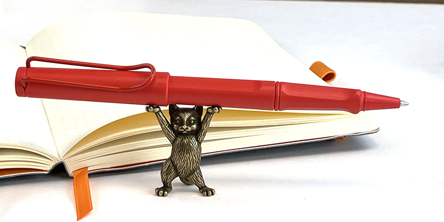 lamy_2022_special_edition_strawberry_safari_rollerball_pen_posted