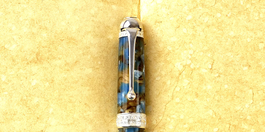 aurora_ambienti_fountain_pen_capped