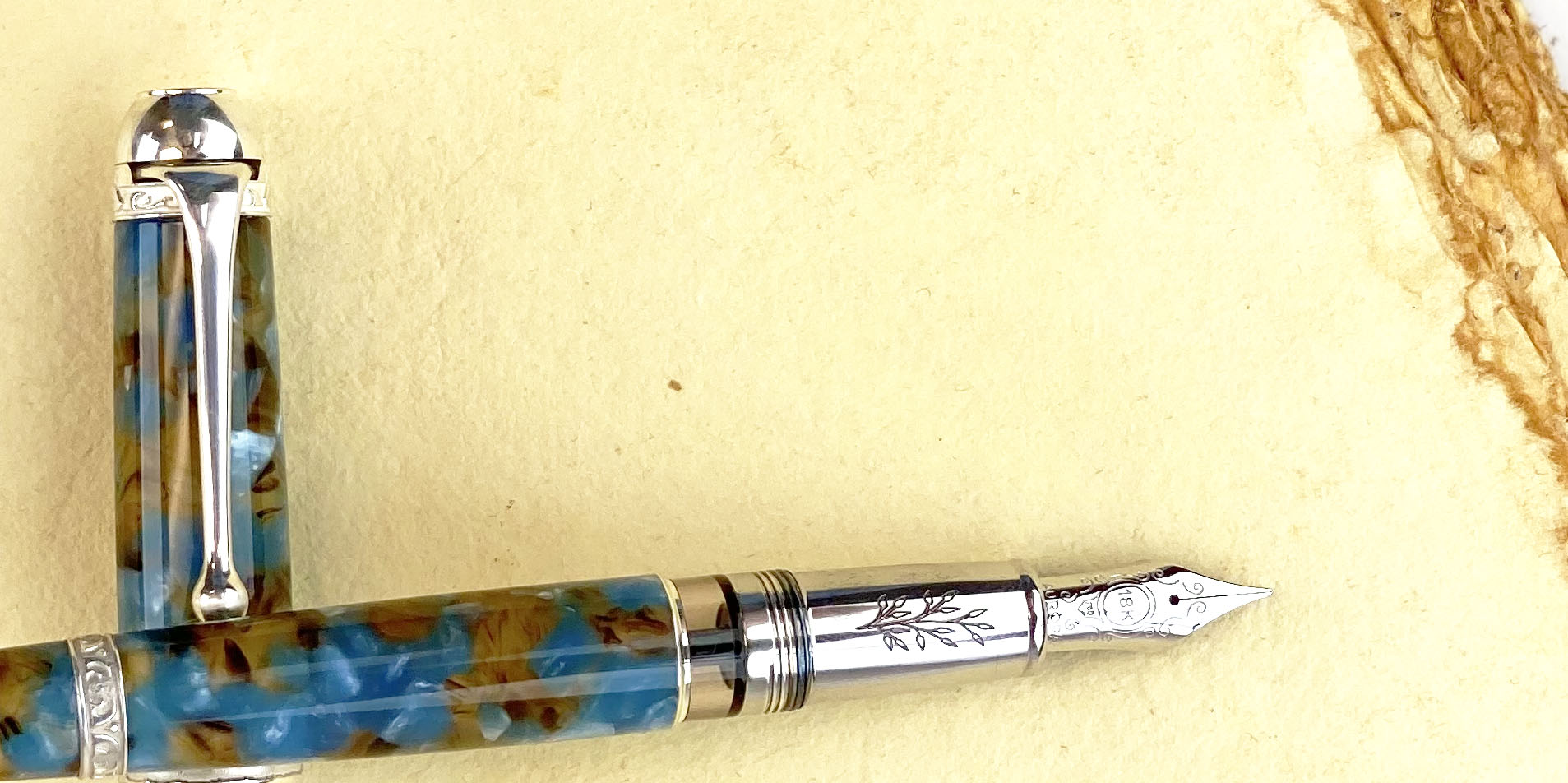 Aurora Limited Edition Ambienti Tundra Fountain Pens aurora_ambienti_tundra_uncapped