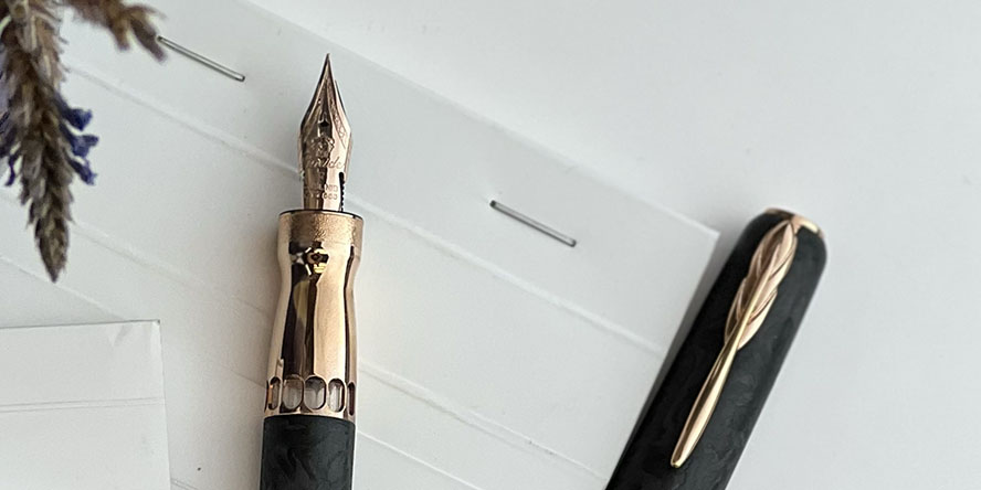 pineider_la_grande_bellezza_carbon_fiber_fountain_pen_nib