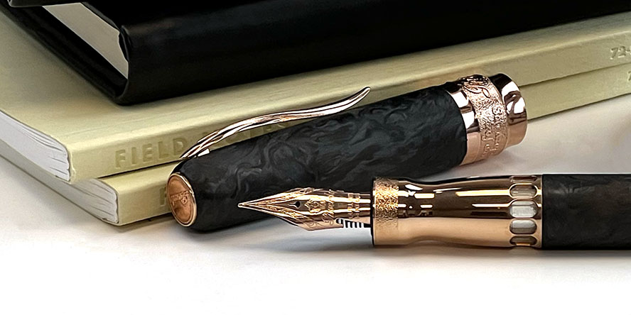 pineider_la_grande_bellezza_carbon_fiber_fountain_pen_nib_and_cap