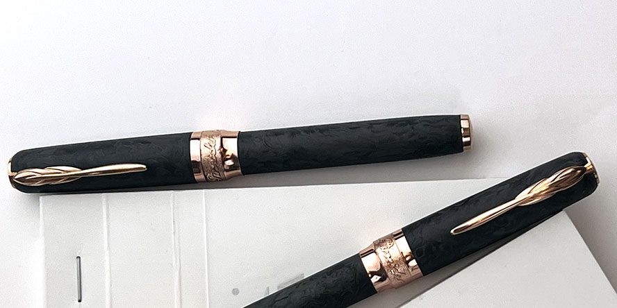 Pineider La Grande Bellezza Forged Carbon Fiber Rollerball Pens pineider_la_grande_bellezza_carbon_fiber_rose_gold_trim_rollerball_pen