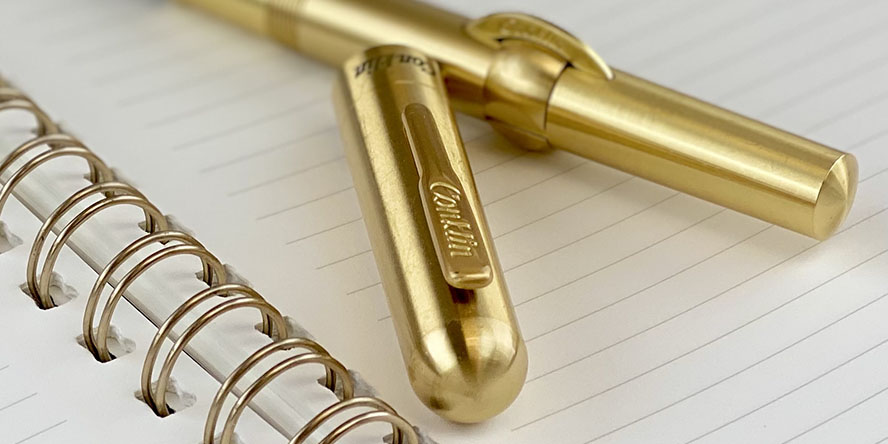 conklin_mark_twain_le_brass_fountain_pen_uncapped_closeup