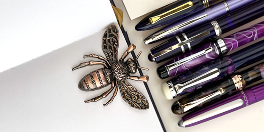 esterbrook_bee_bookholder_with_purple_pens