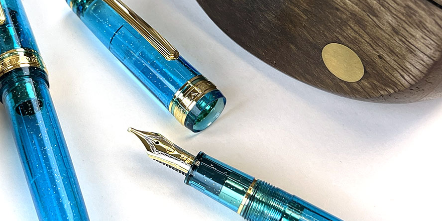sailor_pro_gear_pen_of_the_year_2022_soda_pop_blue_slim_fountain_pen_nib