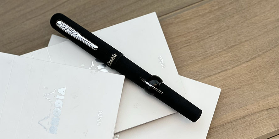 conklin_mark_twain_crescent_filler_superblack_limit4ed_edition_fountain_pen_capped