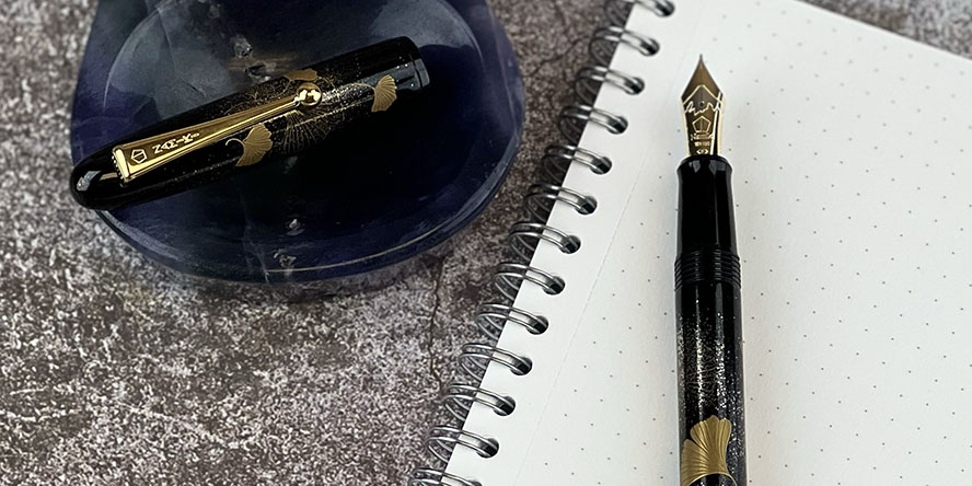 namiki_yukari_2022_limited_edition_ginkgo_fountain_pen_with_cat_dish