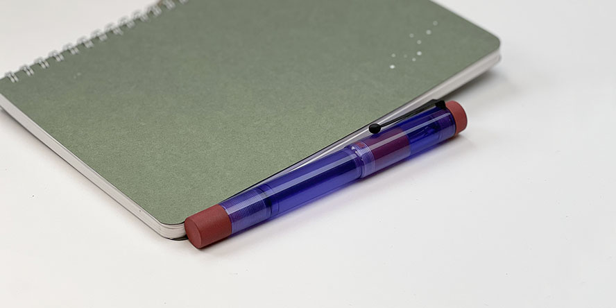 opus_88_koloro_demonstrator_2022_color_of_the_year_fountain_pen_capped