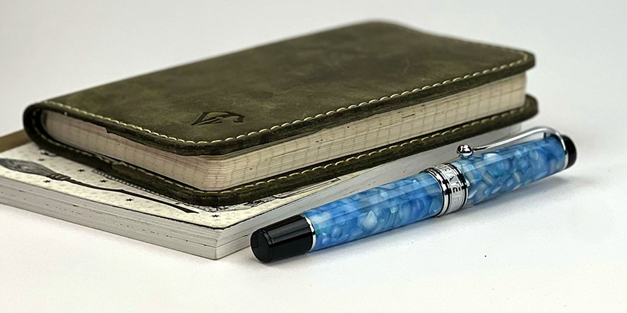 aurora_optima_365_celeste_blue_fountain_pen_capped