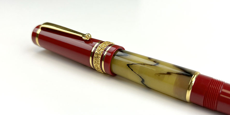 maiora_alpha_aurum_limited_edition_fountain_pen_closeup