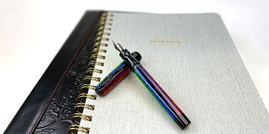 pineider_arco_stilo_rainbow_fountain_pen