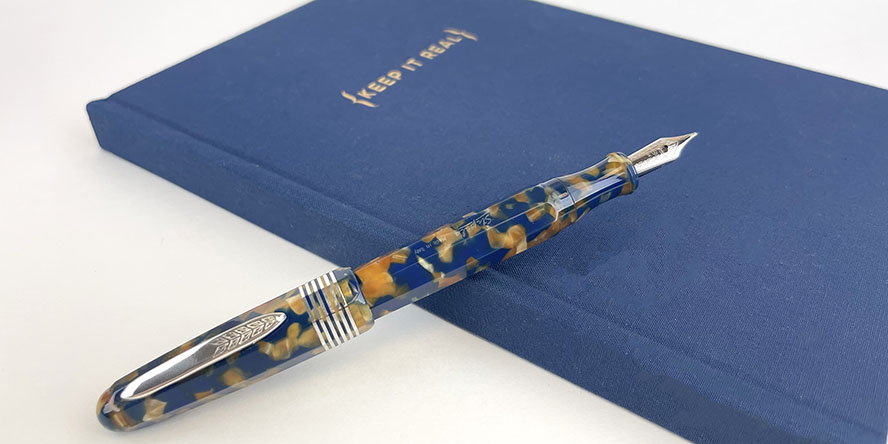 stipula_etruria_faceted_champagne_fountain_pen_on_book