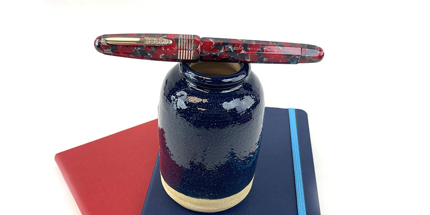 stipula_faceted_etruria_red_currant_fountain_pens_vase