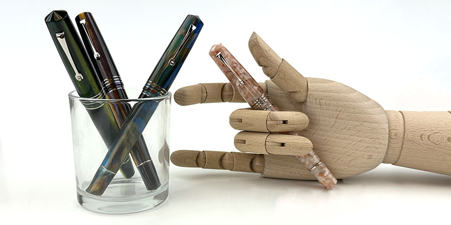 leonardo_momento_zero_grande_2.0_fountain_pens_with_wooden_hand