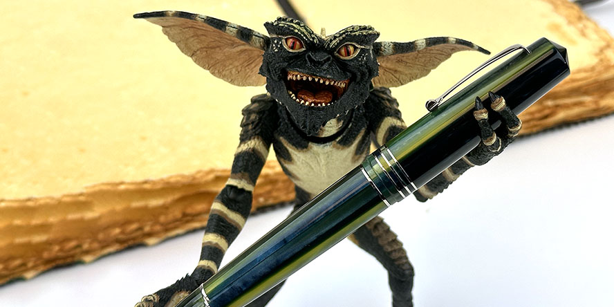 leonardo_officina_italiana_momento_zero_grande_2.0_fountain_pen_with_gremlin
