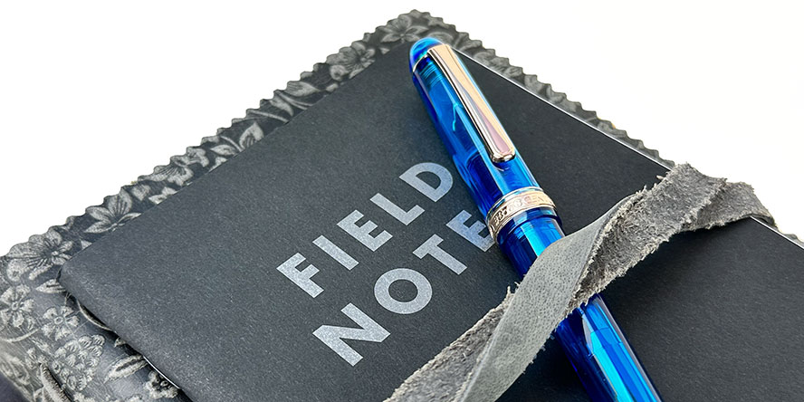 platinum_3776_sands_of_komodo_fountain_pen_capped_field_notes