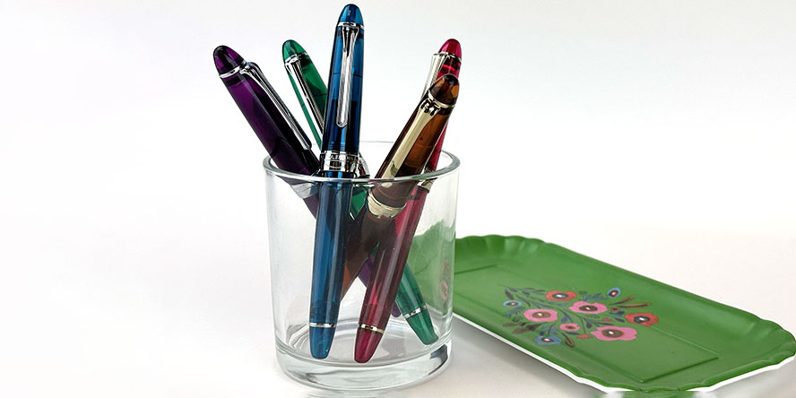 sailor_1911s_special_edition_jellyfish_fountain_pens_in_cup
