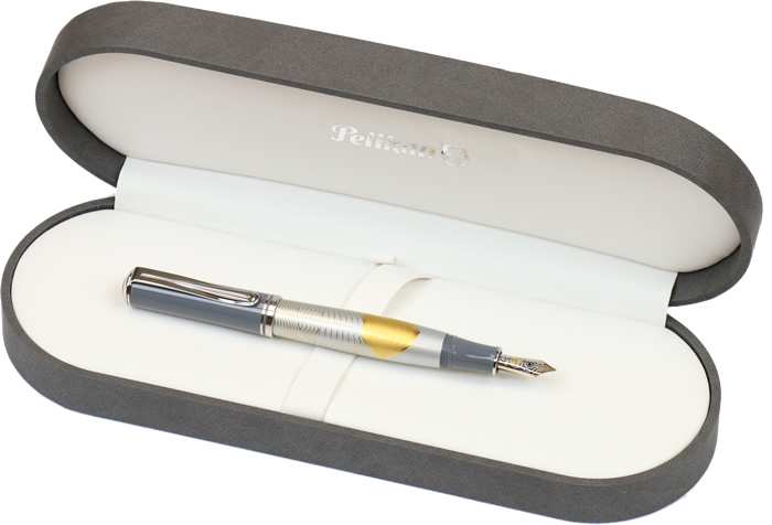 Pelikan M640 Special Edition Mt. Everest Fountain Pen Review